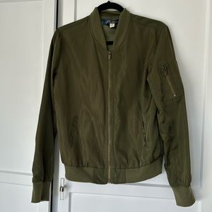 Green bomber jacket type. Size M.